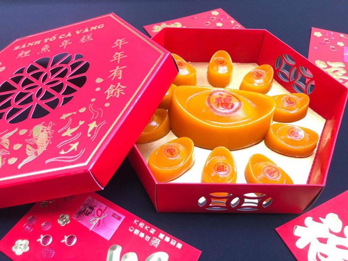 Bánh tổ là loại bánh được chế biến từ bột gạo nếp, gừng, đường hấp lên và được dùng làm món tráng miệng hay bánh để cúng lễ.