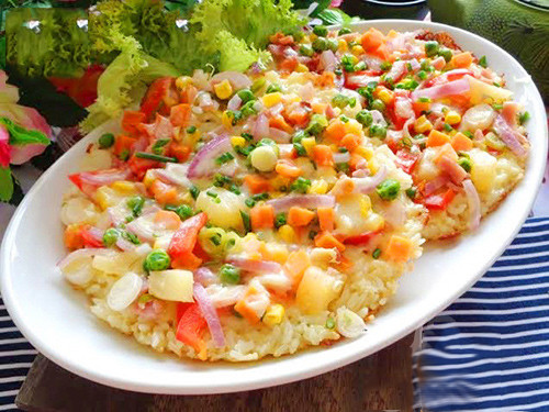 Làm đúng trình tự như trên bạn đã có một đĩa pizza cực ngon và hấp dẫn.