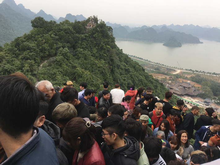 Quang cảnh chùa Tam Chúc nhìn từ trên cao.