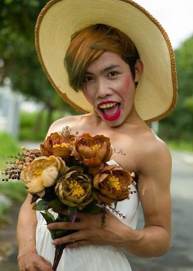 Dù bị nhiều người chỉ trích nhưng chàng trai quê gốc Trà Vinh vẫn giữ quan điểm: "Dù ai ném ném đá hay chửi bới thì Tùng Sơn cũng mặc kệ. Quan trọng đó là sự đam mê của mình và mình sẽ làm hết mình thôi". Ảnh: Facebook.