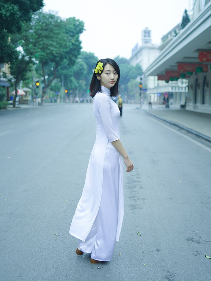 Nhờ gương mặt xinh đẹp và thân hình cực kỳ quyến rũ, đặc biệt là khi diện những bộ đồ lót khoe lợi thế cơ thể, " thiên thần nội y Nhật Bản" thu hút một lượng fan cực khủng.