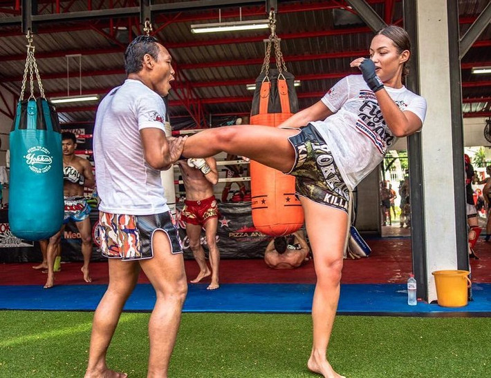 Mang trong mình ba dòng máu lai Trung Quốc, Hàn Quốc và Anh, nữ võ sĩ Muay Thái kiêm người mẫu có tên Mia Kang, người từng xuất hiện trên cả tạp chí Sports Illustrated and Vogue, sắp sang Thái Lan để chuẩn bị cho trận đấu chuyên nghiệp sắp tới của mình. Ảnh: Instagram.