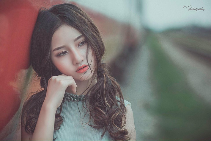 Chia sẻ về công việc hiện tại, cô bé xinh xắn cho biết quán ăn bố mẹ mở được 5 năm và Xuân chỉ giúp những việc nhỏ nhặt như bưng bê, rửa bát. Việc được thêm nhiều người biết đến cũng khiến quán ăn gia đình Xuân đông khách hơn, đặc biệt là các thực khách nam.