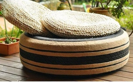 Để tái chế lốp xe ô tô cũ thành ghế đệm lạ mắt như thế này, bạn không cần quá khéo tay, cũng không phải bỏ ra nhiều thời gian, vật liệu cũng rất sẵn có.