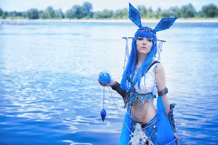 Glaceon, một Pokemon xinh đẹp có khả năng sử dụng băng. Nó có thể tạo ra các tinh thể nước đá nhỏ xung quanh nó bằng cách kiểm soát nhiệt độ cơ thể.