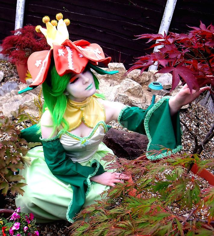 Pokemon Lilligant, đây là một loài Pokemon đơn tính chỉ có nữ, có khả năng tạo ra hương thơm ngọt ngào, giúp người ta thư giãn triệt để. Khi còn ở hình dáng Pokemon có hình dạng như một tiểu yêu tinh xinh đẹp.