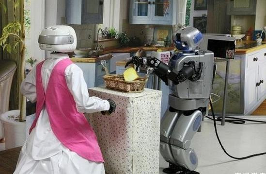3. Robot giúp việc: Đây là công nghệ loại bỏ hoàn toàn các nỗi lo khi thuê người giúp việc như trộm cắp, ngoại tình. Quan trọng hơn, một người giúp việc robot hoàn hảo sẽ giải quyết được rất nhiều việc, giải phóng con người khỏi những mệt mỏi thường ngày. (Nguồn Sina)