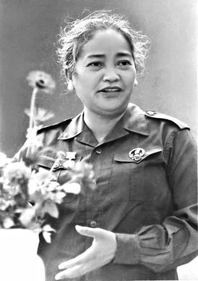 Bà Nguyễn Thị Định - Phó Tư lệnh các lực lượng vũ trang giải phóng miền Nam Việt Nam, Hà Nội, ngày 8/3/1975.