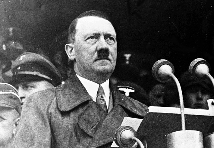 Theo các chuyên gia, Hitler đã thành công trong việc "đầu độc" tư tưởng người dân Đức khi có những bài phát biểu đầy tính thuyết phục trước đám đông.