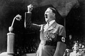 Trùm phát xít Hitler là nhà độc tài khét tiếng thế giới với hàng loạt tội ác rùng rợn như sát hại hơn 6 triệu người Do Thái, đẩy nước Đức và người dân thế giới vào Chiến tranh thế giới 2 khiến hàng chục triệu người thương vong.
