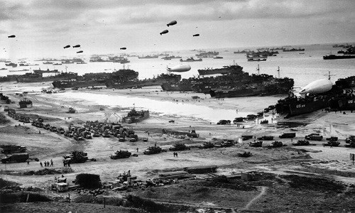 Vào ngày 6/6/1944, quân Đồng minh thực hiện cuộc đổ bộ lớn nhất lịch sử lên Normandy, Pháp mở màn mặt trận phía Tây.