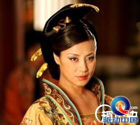 Nguyên do là vì khi còn sống, Hán Cao Tổ Lưu Bang rất sủng ái Thích phu nhân. Thậm chí, ông còn định phong cho con trai của Thích phu nhân làm thái tử. Vì vậy, Hoàng Thái hậu Lữ Trĩ luôn ôm hận trong lòng và tìm cách diệt trừ mẹ con Thích phu nhân.