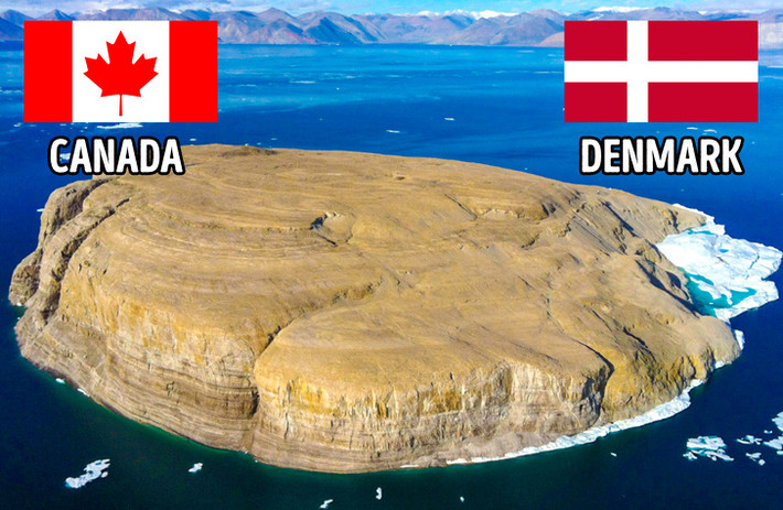 Đảo Hans nằm giữa eo biển Nares tách Đan Mạch với Canada và không có người cư trú. Với diện tích hơn 0,8 km2, hòn đảo này không có tài nguyên thiên nhiên nhưng đã trở thành sự bất đồng giữa Đan Mạch và Canada.
