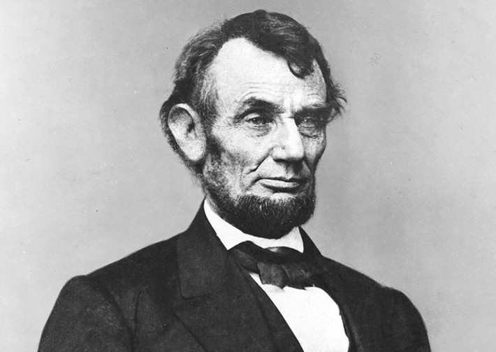 Vào ngày 1/1/1863, Tổng thống Abraham Lincoln đưa ra Tuyên ngôn Giải phóng Nô lệ. Dù không xóa bỏ chế độ nô lệ nhưng bản tuyên ngôn này đã giải phóng cho 20.000 nô lệ. Do vậy, sự việc này đã trở thành sự kiện lịch sử có ý nghĩa quan trọng.