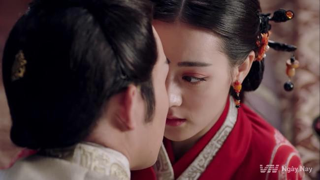 Mãi về sau, một cung nữ bí mật hạ sinh hoàng tử cho Minh Hiến Tông Chu Kiến Thâm thì mới thoát được kiếp nạn. Vạn Quý phi cũng chấp nhận cho đón tiểu hoàng tử vào cung.