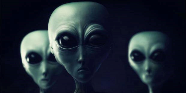 Liên quan đến vấn đề này, 2 nhà nghiên cứu UFO là Erich von Daniken và Giorgio A. Tsoukalos đã có những chia sẻ gây sốc.