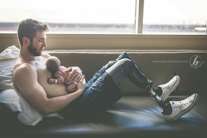 Những khoảnh khắc cha bật khóc khi đón con chào đời dưới đây sẽ khiến bạn xúc động dâng trào.