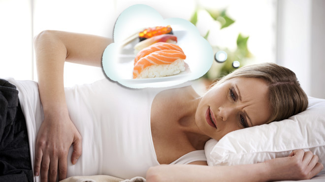 Trong trường hợp không có nhựa mù u thì lấy thân cây chẻ nhỏ sắc thành nước cho người bệnh uống ngay lập tức. Ảnh: Zing.