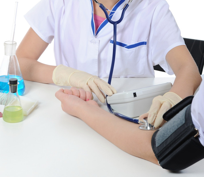 Để điều chỉnh cao huyết áp do gan thượng dương người bệnh cũng có thể ăn các món ăn từ ngọn bí đỏ. Ảnh: Cam thảo dược.
