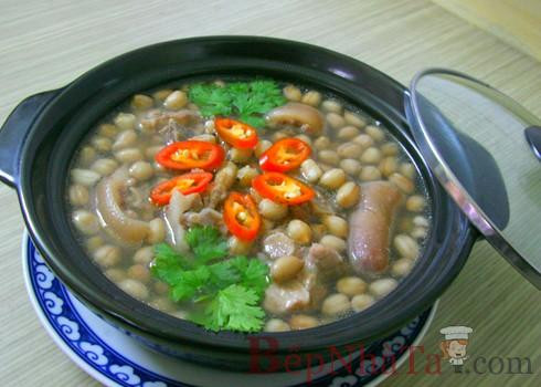 Nấu canh lạc nhân với thịt lợn hoặc trứng gà hoặc uống dầu lạc sau 30 phút ăn sáng rất hiệu nghiệm cho những bệnh nhân bị viêm loét dạ dày, đại tràng… Dùng liên tục trong khoảng 1-2 tuần. Ảnh: 6 món ngon mỗi ngày.