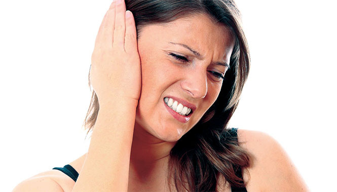 Nếu bị đau nhức ráy tai hãy lấy tổ bọ ngựa đốt lên tán bột mịn trộn cùng với một chút xạ hương và rắc vào trong tai. Ảnh: Báo tuổi trẻ.
