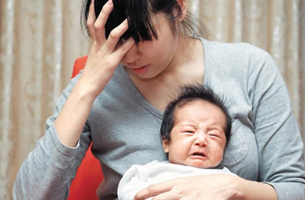 Mới đây, vụ việc một bà mẹ trẻ trầm cảm sau sinh chính tay sát hại đứa con khi mới được hơn tháng tuổi của mình ở Thạch Thất, Hà Nội đã gây chấn động dư luận. Nhiều người trách cứ lên án, nhưng cũng không ít người cảm thương dành cho người mẹ trẻ này. Ảnh: Afamily.