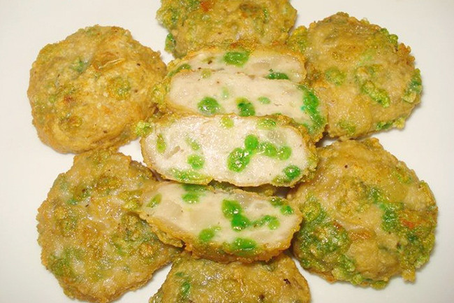 Chả cốm tôm nõn: Bình thường mọi người thường ăn chả cốm từ thịt lợn vậy hãy cùng thử chế biến món chả cốm tôm đổi vị cho bữa ăn. Ảnh: Khuyến mãi vàng.