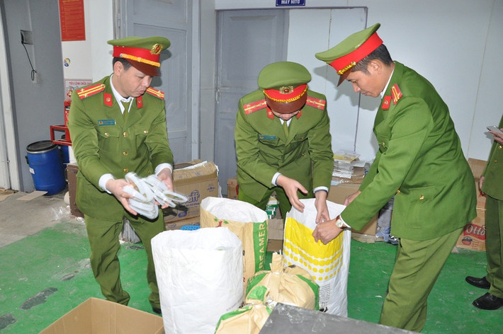 Trước đó, ngày 1/12/2020 Phòng Cảnh sát kinh tế phối hợp cùng các lực lượng chức năng tiến hành kiểm tra xe ô tô BKS: 34C – 273.69, qua kiểm tra phát hiện trên xe đang vận chuyển 15 thùng thực phẩm Pedia canxi nano loại 400g và 120 thùng thực phẩm Pedia canxi nano loại 900g do Công ty TNHH sản xuất và Thương mại quốc tế CIO sản xuất. Tại thời điểm kiểm tra lái xe không xuất trình được hóa đơn bán hàng.