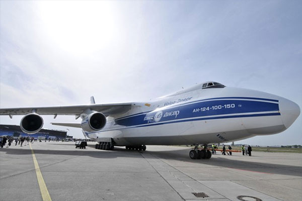 5. Ukrainian An -124 Ruslan: Antonov An-124 Ruslan (Tên hiệu NATO: Condor) là loại máy bay lớn nhất từng được sản xuất hàng loạt (trước chiếc Airbus A380).