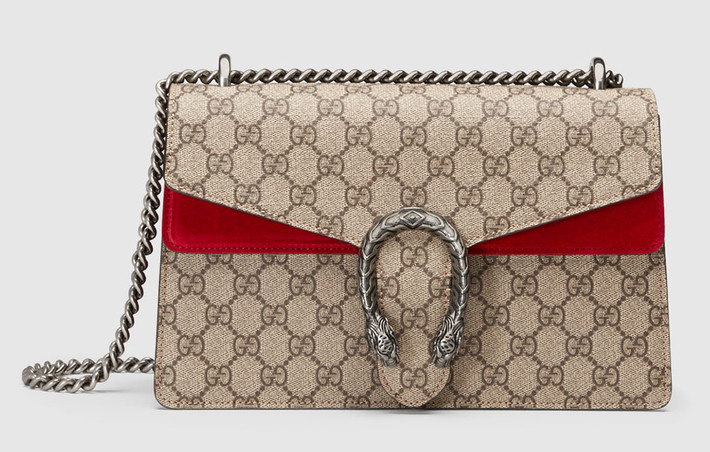 Gucci Dionysus: Dionysus là sáng tạo của nhà thiết kế Alessandro Michele trong cương vị giám đốc sáng tạo của Gucci. Chiếc túi dạng phong thư không chỉ có kiểu dáng cổ điển, lãng mạn thu hút phái nữ mà còn gây ấn tượng với mọi người bởi những họa tiết thêu nổi cầu kỳ hình bông hoa, con ong... Túi có giá 2.100 USD.