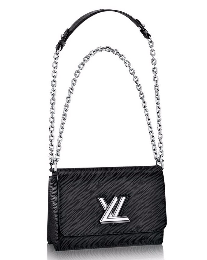 Louis Vuitton Twist: Túi xách Twist có phom cứng cáp và quai đeo xích mạ bạc nổi bật. Chi tiết khóa được biến tấu từ hai chữ cái L và V có thể xoay để khóa và mở túi. Đây là một trong những sáng tạo mới mà Louis Vuitton muốn nhấn mạnh trong các thiết kế của mình. Túi có giá là 3.550 USD.