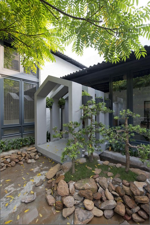 Kiến trúc của nhà hàng Homefood do công ty Landmak Architecture thiết kế và hoàn thành trong năm 2015.