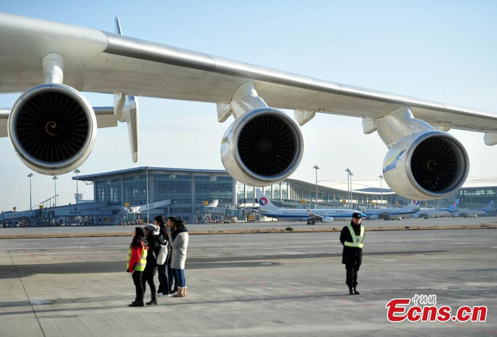 Nó có thể vận chuyển những hàng hóa tải trọng cực lớn, lên tới 250 tấn ở khoang trong hoặc mang những vật quá cỡ tải trọng tới 200 tấn ở trên thân.