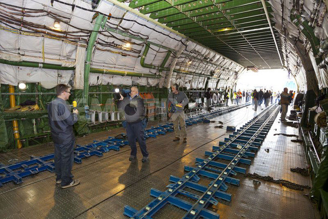 Khoang hàng hóa của An-225 có chiều dài 43m; rộng 6,4 m; cao 4,4 m.