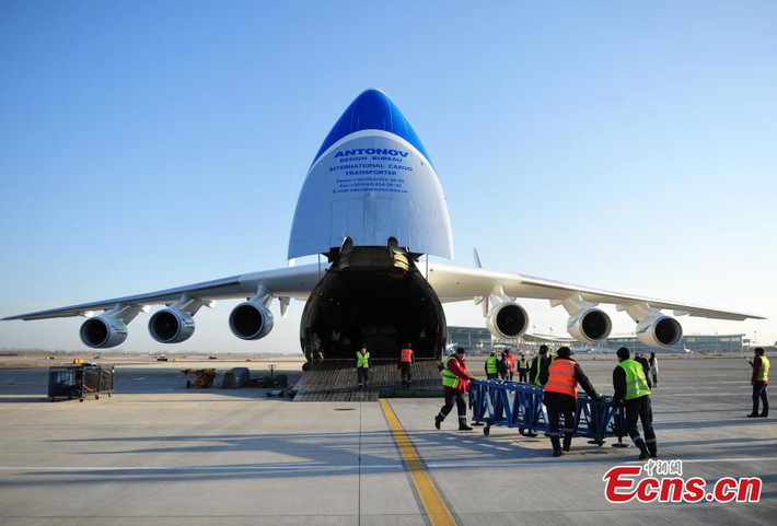 Máy bay An-225 ban đầu được thiết kế với mục đích chuyên chở tàu con thoi Buran và tên lửa đẩy Energia. Hiện, An-225 là chiếc máy bay chở hàng chủ lực trong phi đội của hãng vận tải hàng không Antonov.