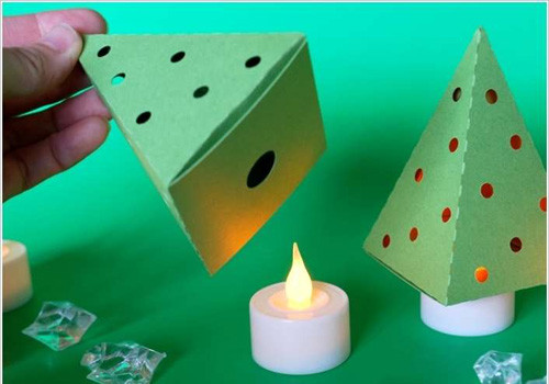 Chiếc đèn được làm từ những tấm bìa carton đẹp mắt.