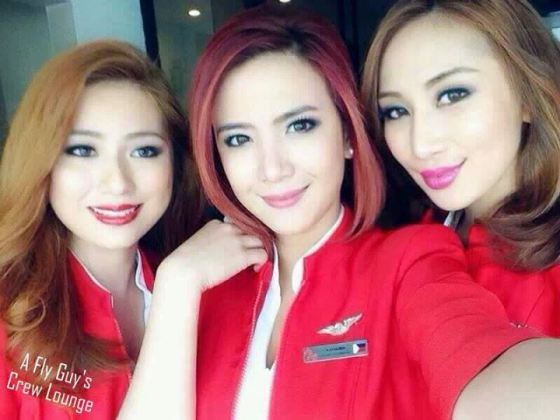 Những tiếp viên xinh đẹp của hãng hàng không AirAsia.