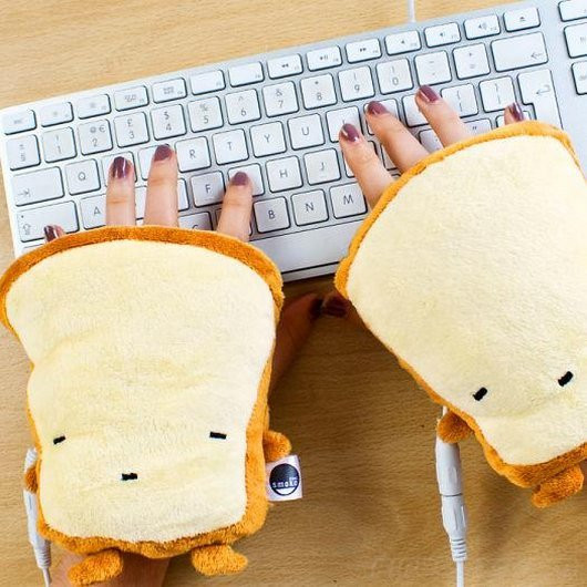 Đôi găng tay đánh máy tính lạ mắt dành cho những người thường xuyên ngồi máy tính trong ngày lạnh.