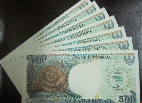 Tờ tiền 500 rupiah Indonesia có in hình con khỉ mừng tết 2016 được rao bán trên mạng với giá 25.000 đồng/tờ.