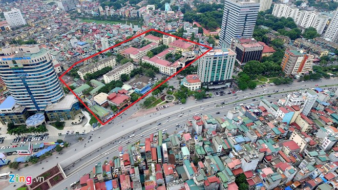 Khách sạn Kim Liên nằm ở khu đất vàng trung tâm thành phố Hà Nội. Một tuần trước khi phiên đấu giá cổ phần Công ty cổ phần du lịch Kim Liên (SCIC), nhiều doanh nghiệp đã đăng ký tham gia.