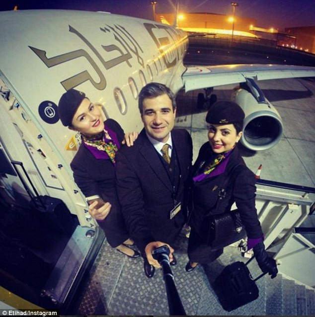 Đội ngũ tiếp viên hàng không và phi công của hãng hàng không Etihad Airways cũng sử dụng tài khoản Instagram để chia sẻ những hình ảnh về chuyến bay của họ.