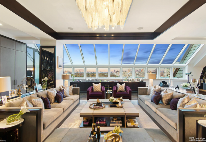 Căn hộ penthouse xa hoa nằm ở tầng gác mái của khách sạn The Plaza ở New York.
