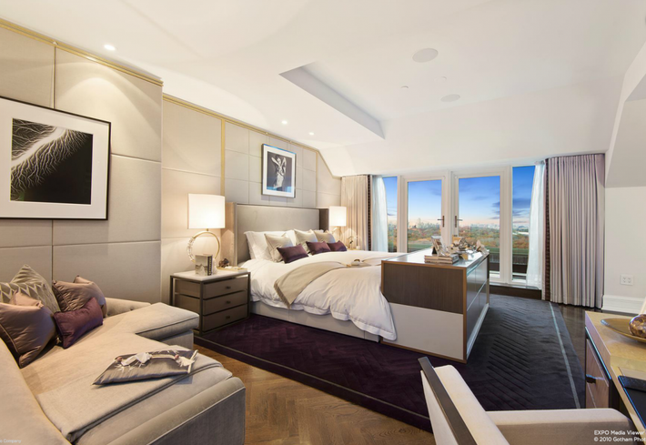 Căn hộ có tổng cộng 4 phòng ngủ rộng rãi, view đẹp.
