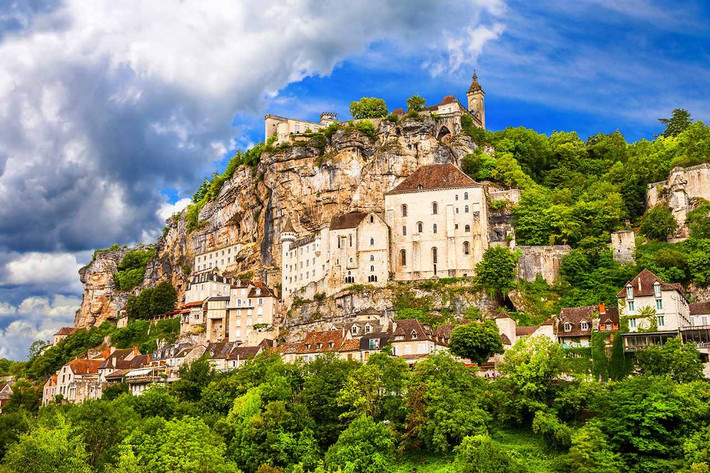 Ngôi làng cổ Rocamadour nằm cheo veo bên vách núi, vỏn vẹn khoảng 650 dân sinh sống, từ lâu trở thành một trong điểm đến thu hút khách du lịch tại Pháp.
