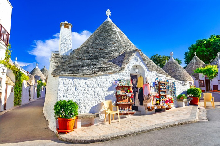 Đến Alberobello, bạn đừng nên bỏ qua hai món đặc biệt là chocolate và kem Ý. Hương vị tuyệt hảo của món chocolate trứ danh chắc chắn sẽ khiến bạn khó quên khi thưởng thức. Ảnh: IT.