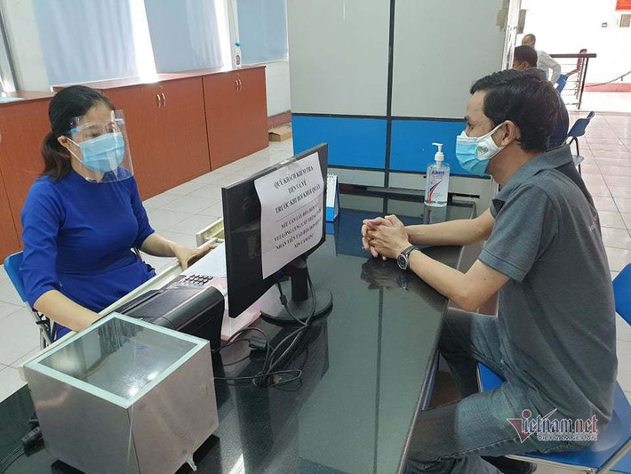 8h ngày 15/11, ga Sài Gòn mở bán vé tàu Tết Nguyên đán 2022 cho hành khách cá nhân mua và thanh toán trực tiếp tại quầy.. 8h sáng nay, ga Sài Gòn bắt đầu mở bán vé tàu Tết Nhâm Dần 2022