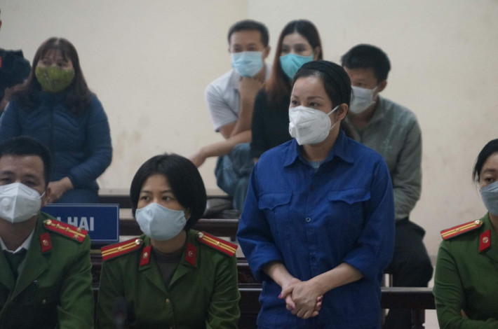 Bị cáo Nguyễn Thị Dương (SN 1980, vợ của Nguyễn Xuân Đường) bị tuyên 8 năm tù vụ Cưỡng đoạt tài sản trên. Tổng hợp hình phạt bị cáo Dương phải chấp hành là 12 năm 6 tháng tù (bao gồm hình phạt 4 năm 6 tháng tù về tội “Cố ý gây thương tích” và tội “Lợi dụng chức vụ quyền hạn trong khi thi hành công vụ” do Tòa án nhân dân tỉnh Thái Bình đã tuyên trong các vụ án trước đó).