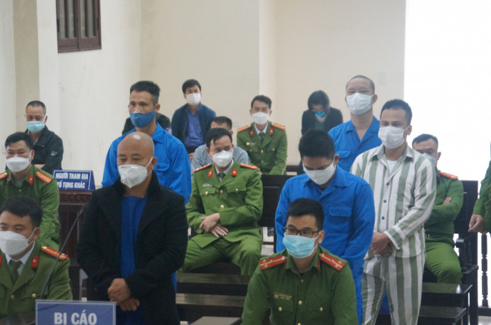 Trước đó, bị cáo Nguyễn Xuân Đường đã bị tòa án 2 cấp ở Thái Bình tuyên phạt tổng cộng 7 năm tù giam. Cụ thể, ngày 18/10, Tòa án nhân dân Thành phố Thái Bình (tỉnh Thái Bình) đã tuyên phạt Nguyễn Xuân Đường 1 năm tù giam về tội “Xâm phạm chỗ ở của công dân” liên quan đến Công ty TNHH Lâm Quyết.