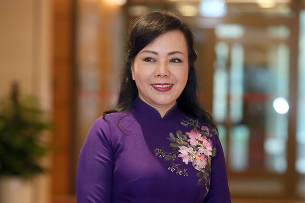 Nguyên Bộ trưởng Bộ Y tế Nguyễn Thị Kim Tiến sinh ngày 1/8/1959. Bà Tiến quê Hà Tĩnh, là Phó Giáo sư, Tiến sĩ y khoa; Ủy viên Trung ương Đảng khóa X (dự khuyết), khóa XI; Bí thư Ban cán sự Đảng, Bộ trưởng Y tế từ năm 2011, đại biểu Quốc hội khoá 13; thành viên Chính phủ duy nhất không phải Uỷ viên Trung ương ở khoá 12.