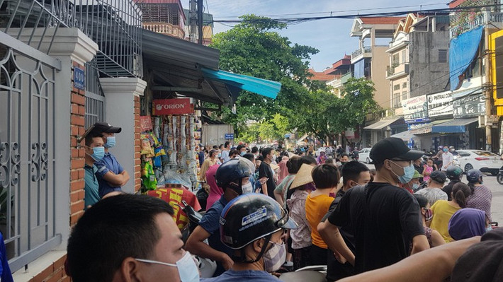 Viện Kiểm sát truy tố Cao Tài Năng về ba tội giết người, cướp tài sản, xâm phạm thi thể hài cốt. Vũ Thị Mừng bị truy tố về tội xâm phạm thi thể hài cốt và che giấu tội phạm. Trước ngày xét xử, trao đổi với báo chí, gia đình bị hại Dương Công C cho biết, họ rất đau đớn trước cái chết oan khuất của anh C và sẽ đấu tranh đến cùng để các bị cáo phải đền tội, đồng thời số tiền nợ anh C phải được hoàn lại đầy đủ cho con anh C ăn học.